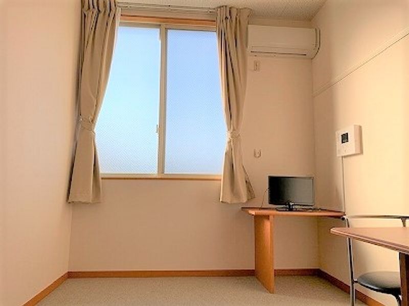 レオパレス甲東園 居間