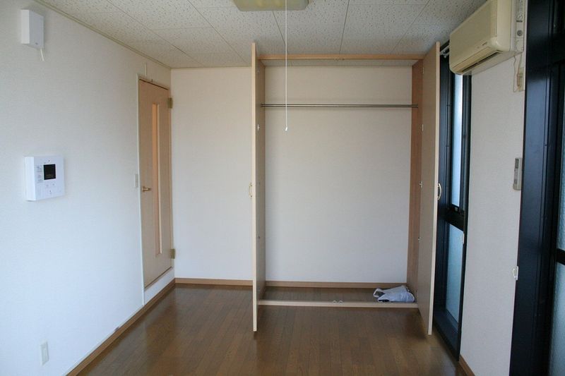 レオパレストゥインクル砂川 収納