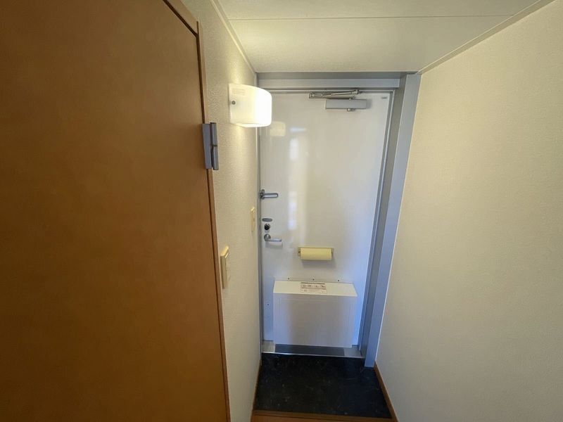 レオパレスプラテリーアⅡ 玄関