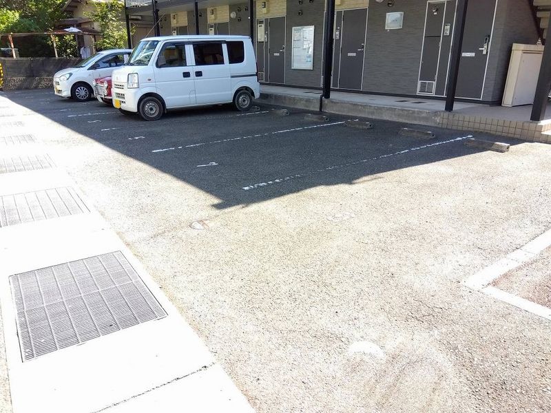 レオパレス中久Ⅱ 駐車場