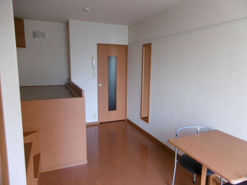 レオパレス北小畑 居間