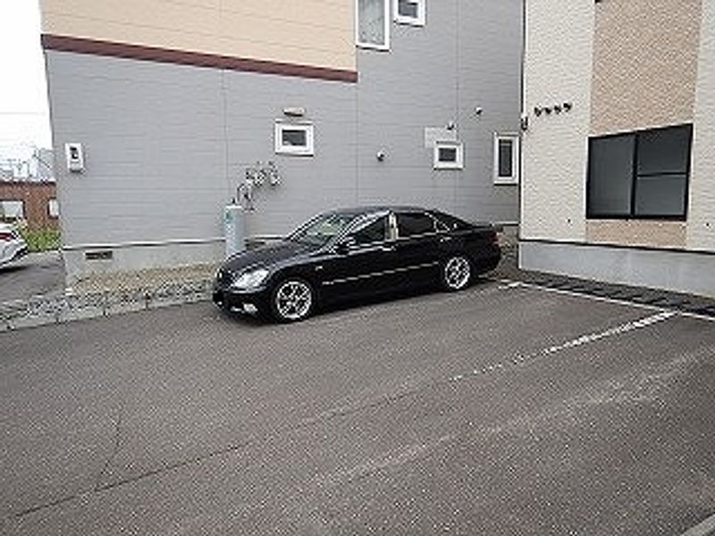 レオパレスサザンカ 駐車場