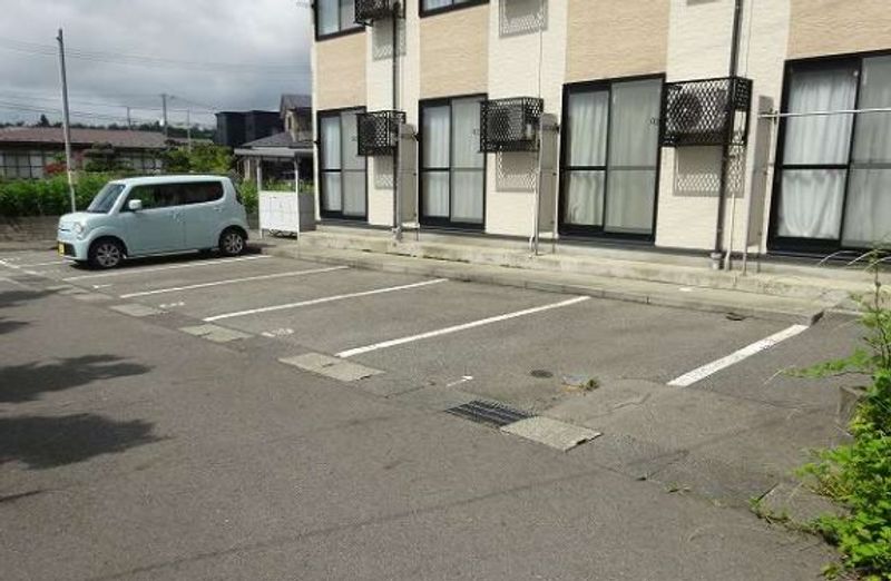 レオパレスシャルマン 駐車場