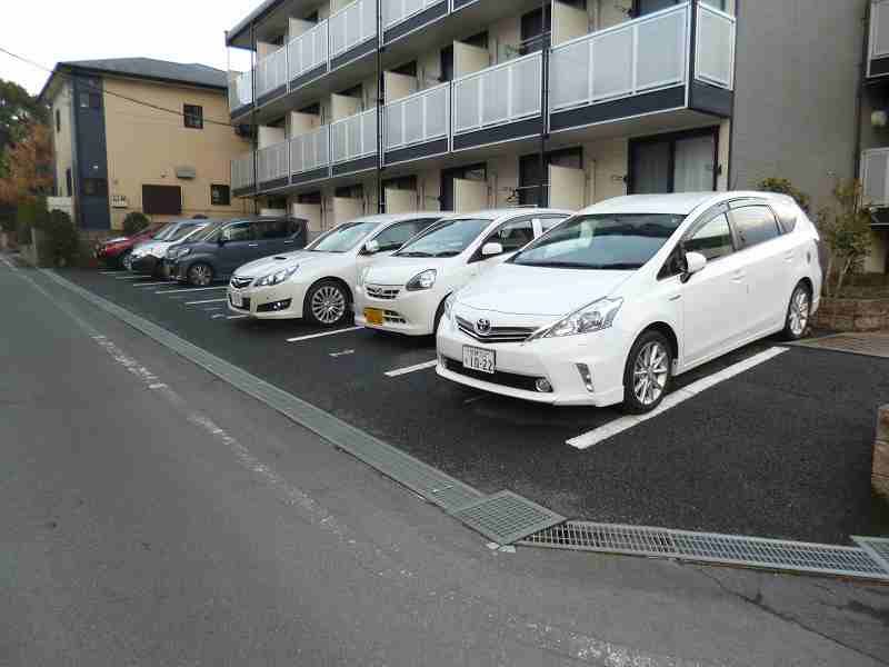 レオパレスハミング　バード 駐車場