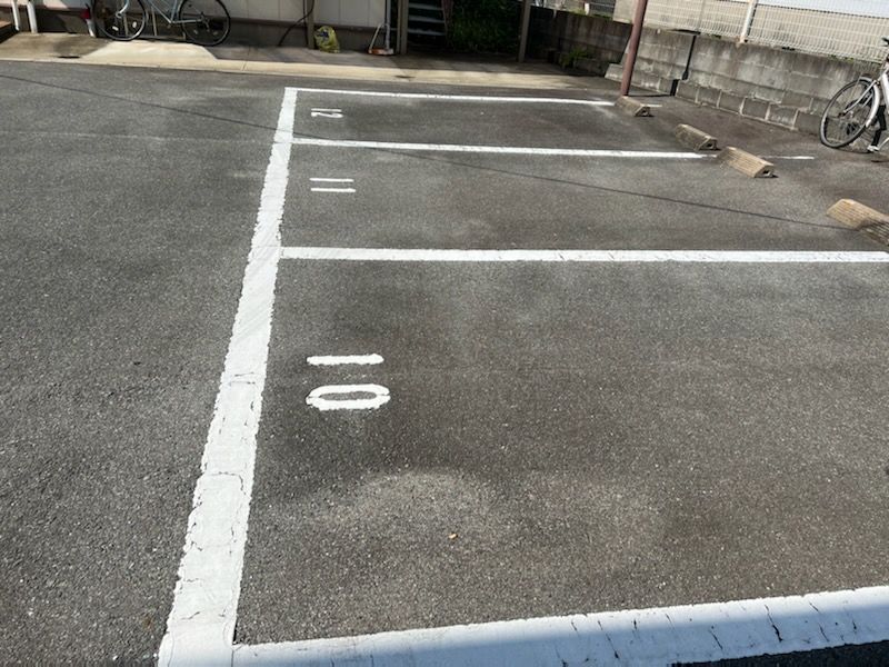 レオパレスあづま 駐車場