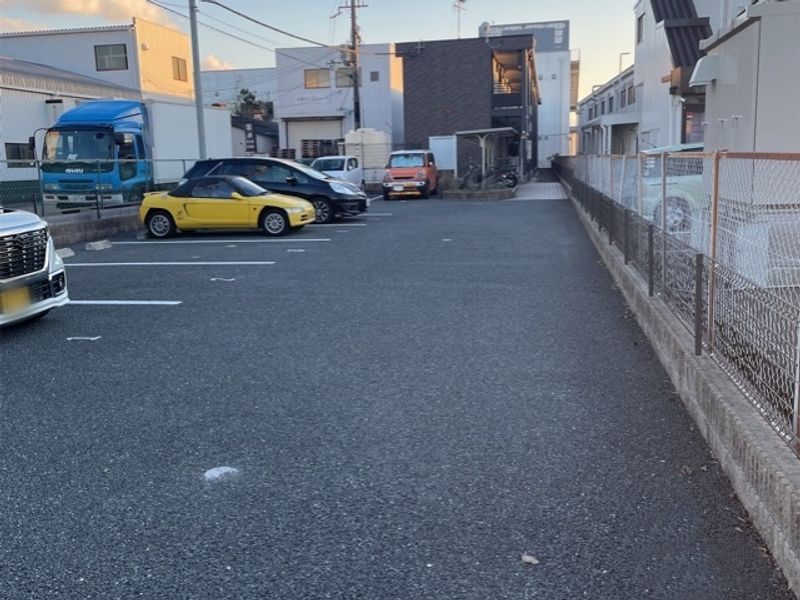 レオパレスディス　ポレール 駐車場