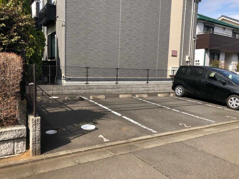 レオパレスプラージュ 駐車場