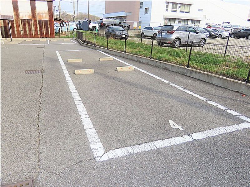 leopalace Espoir K&Y 주차장