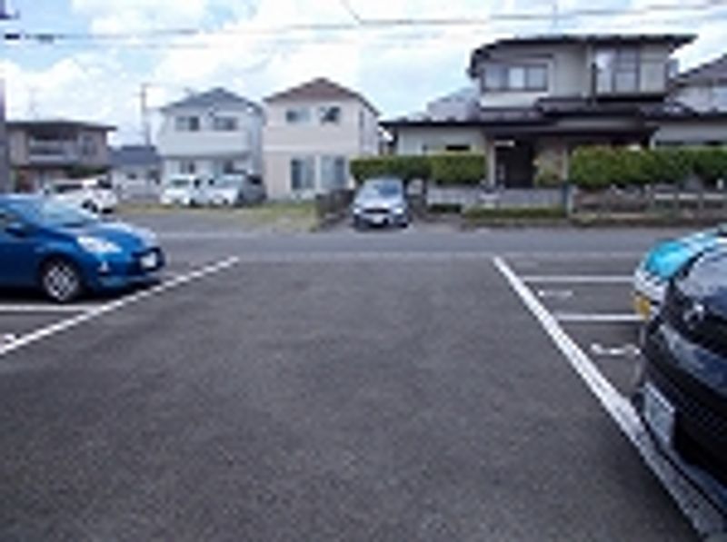 レオパレスグリーンヒル泉 駐車場