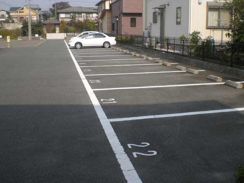 レオパレスハーモニーくまの 駐車場