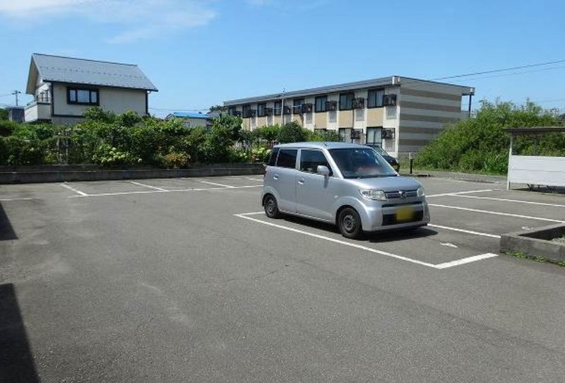レオパレス飯島Ⅱ 駐車場