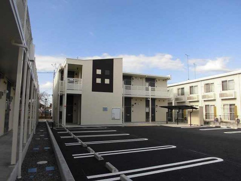 レオネクストインフレンド 駐車場