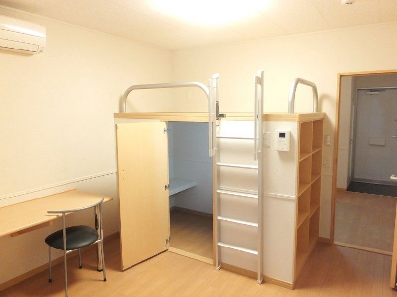 レオパレスコージー幕張 居間