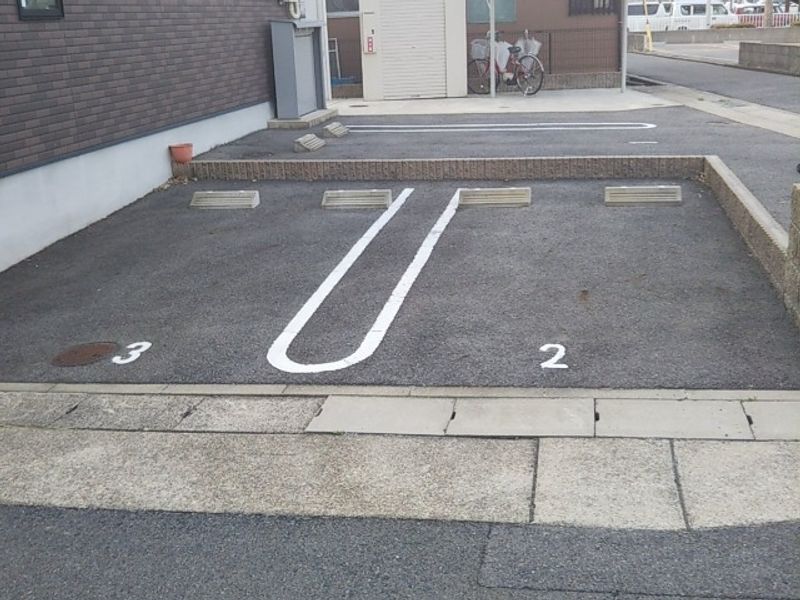 レオネクスト延珠北 駐車場
