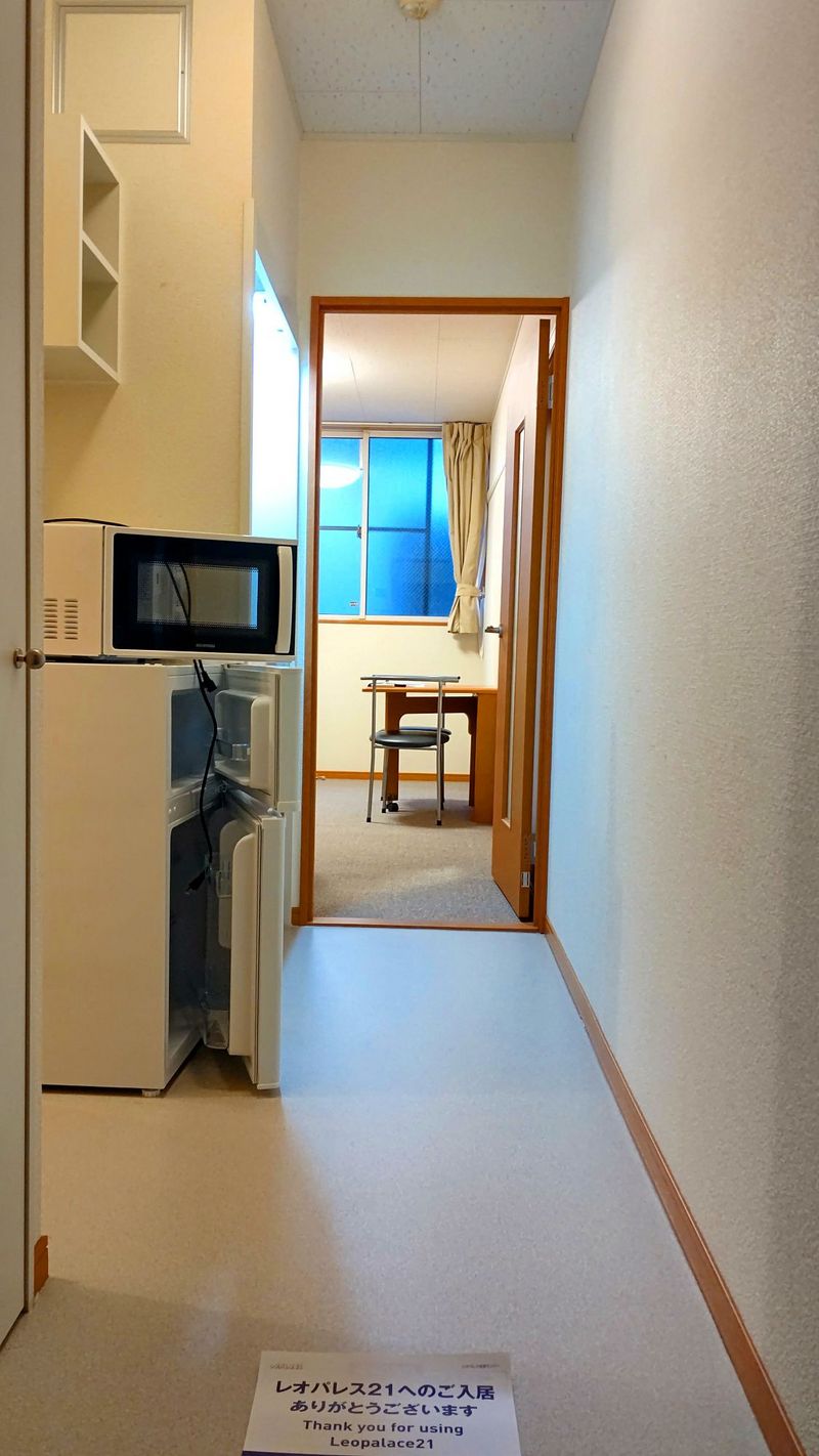 レオパレスベレン 玄関