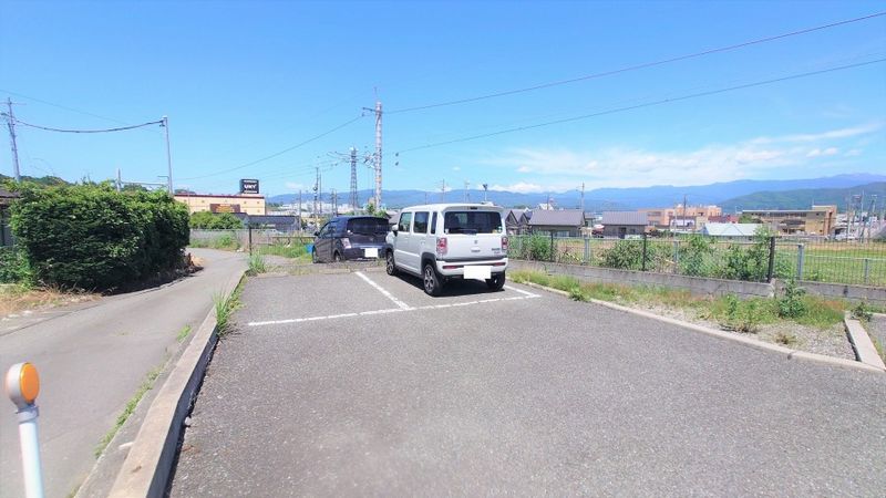 レオパレスムイ　オエステ 駐車場