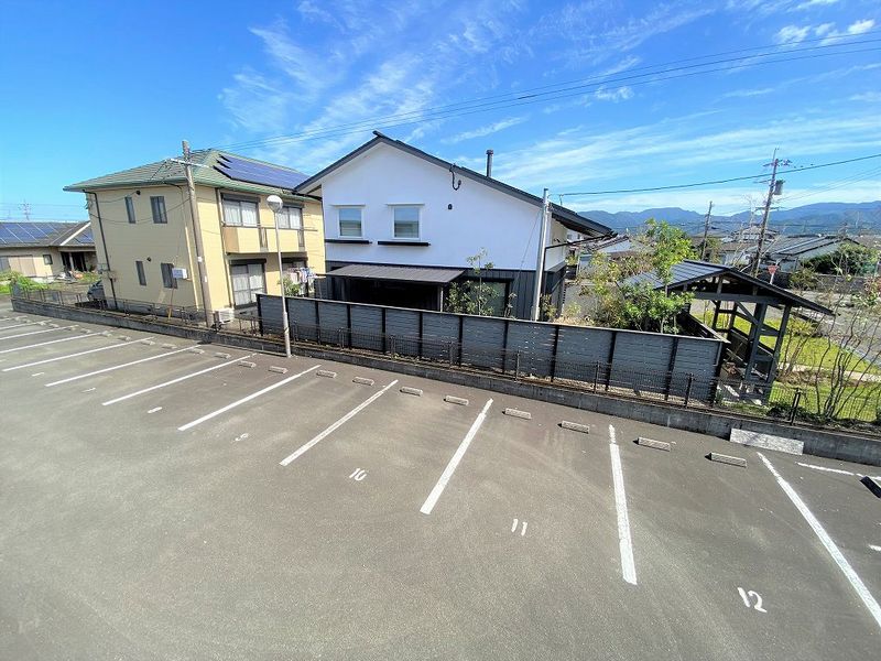 レオネクストひかり 駐車場