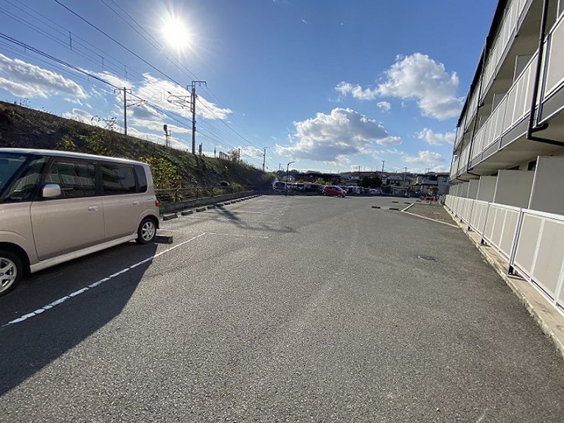 レオパレスＲａｄｉａｎｔ時宗 駐車場