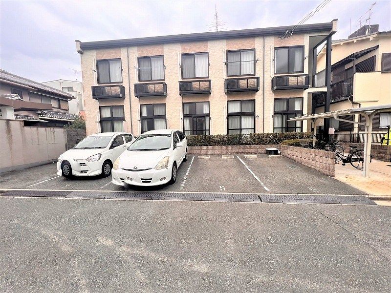 レオパレスプロスパ 駐車場