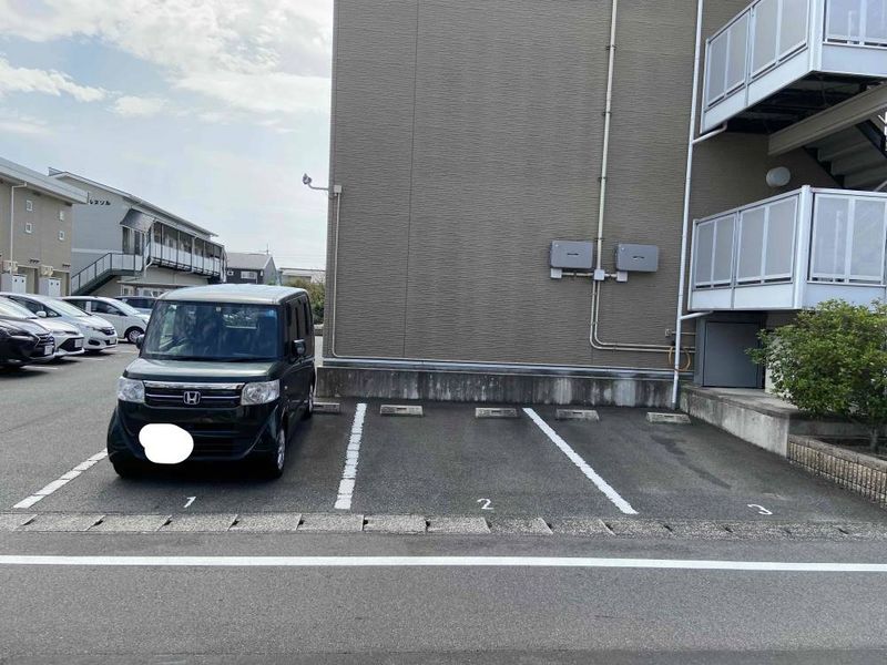 レオパレスアテナⅠ 駐車場