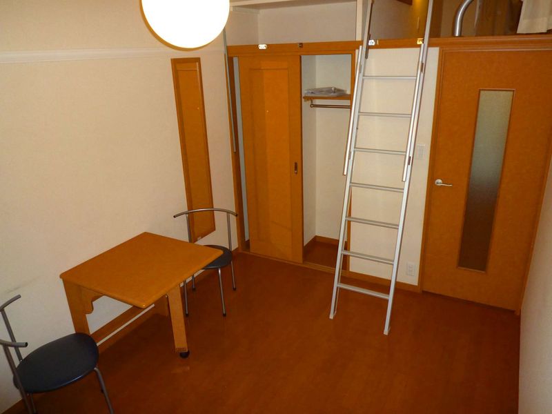 レオパレスグリーンライト 居間
