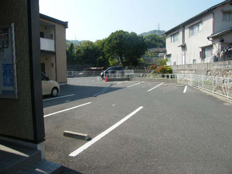 レオパレスひいらぎⅤ 駐車場