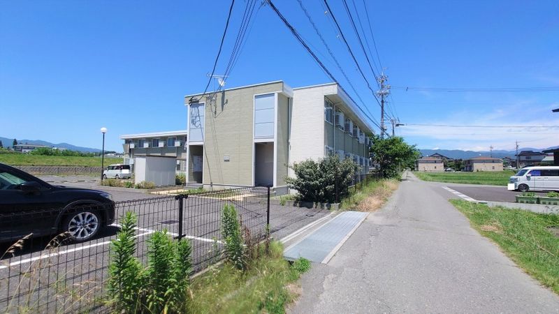 レオパレスコート伊那部 外観