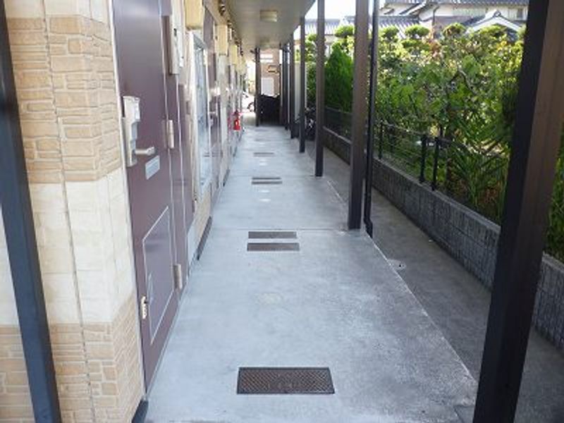 レオパレスすばる 玄関