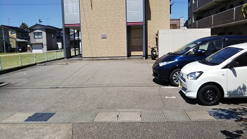 レオパレスＷＩＳＴＥＲＩＡ 駐車場