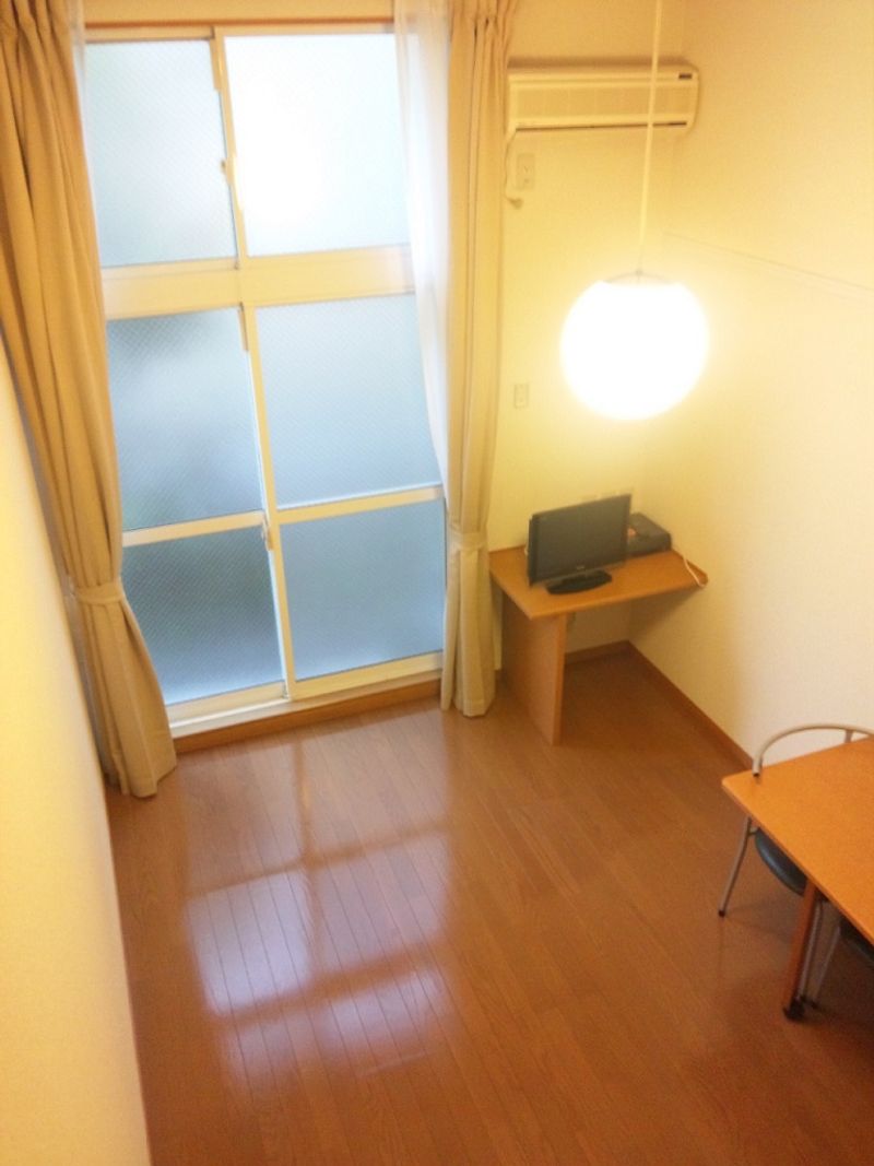 レオパレスＭＩＮＥ 居間