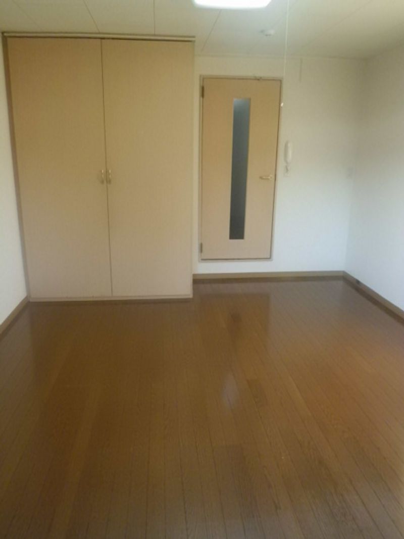 レオパレスカメリア弐番館 居間