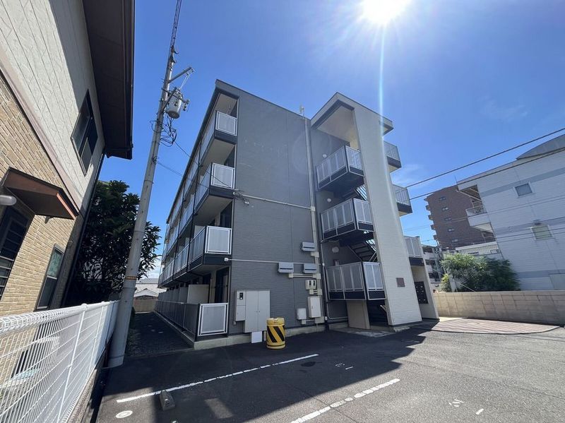 レオパレス松山保免 外観