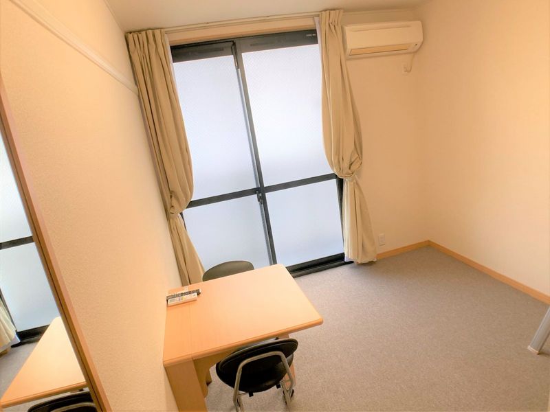 レオパレスグリーンエイジ鷹師 居間