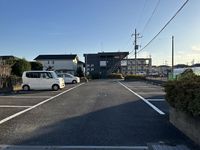 レオパレスアゼリア 駐車場