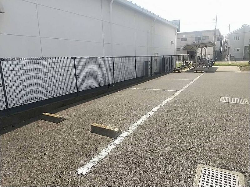 レオパレスクレール 駐車場