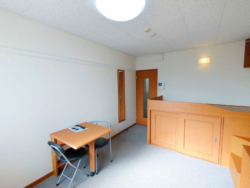 レオパレスメイプルコートⅠ号館 居間