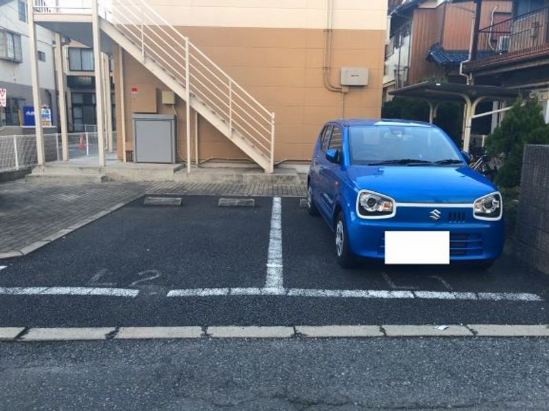 レオパレスＴＹヒルズ 駐車場