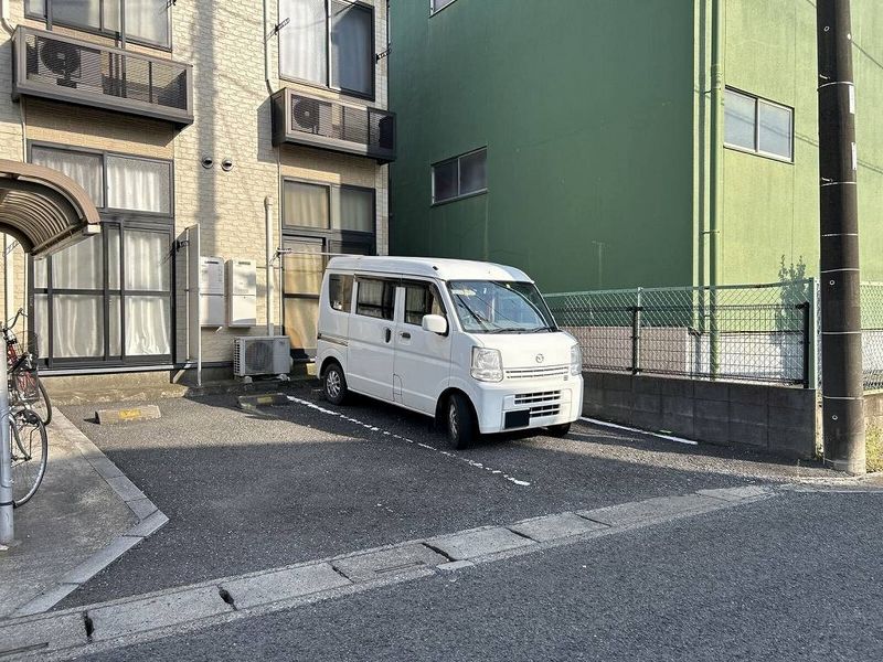レオパレス三郷中央　吉 駐車場