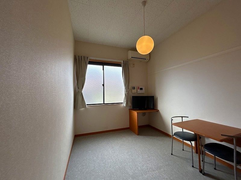 レオパレスシュウケン 居間