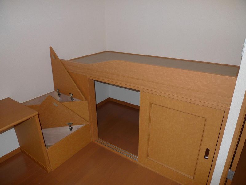 レオパレスメルク中井 収納