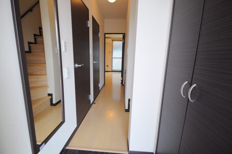 LEONEXT First S Entrance