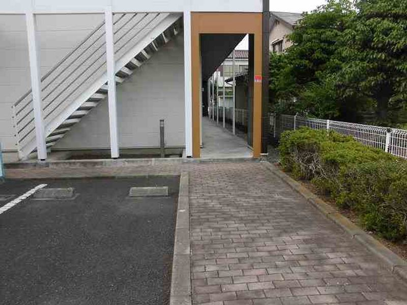 レオパレスＴＡＫＩＺＡＷＡ エントランス
