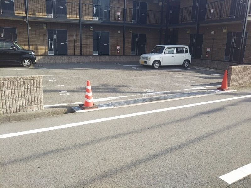 レオパレスショコラⅡ 駐車場