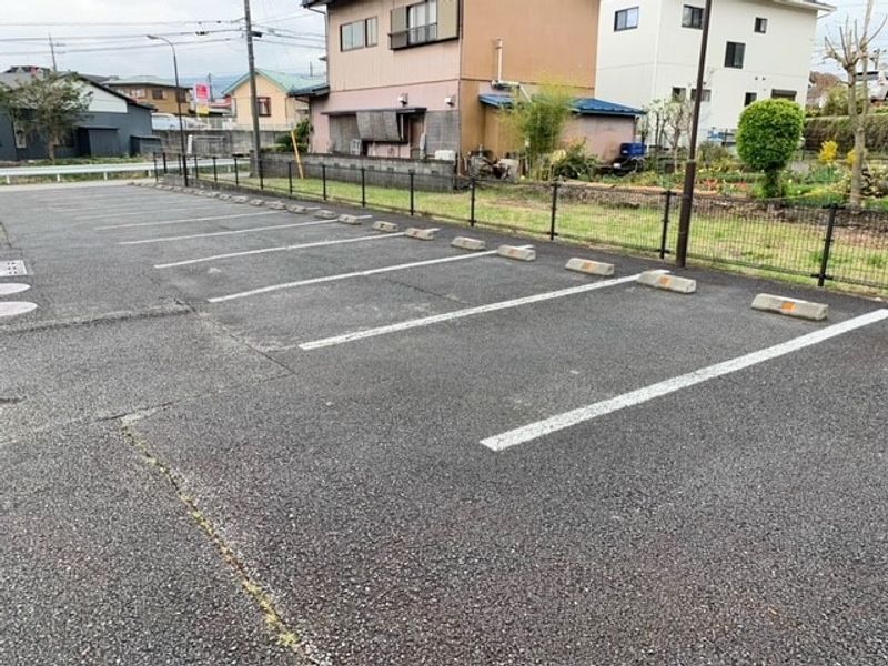 レオパレスときわ台 駐車場