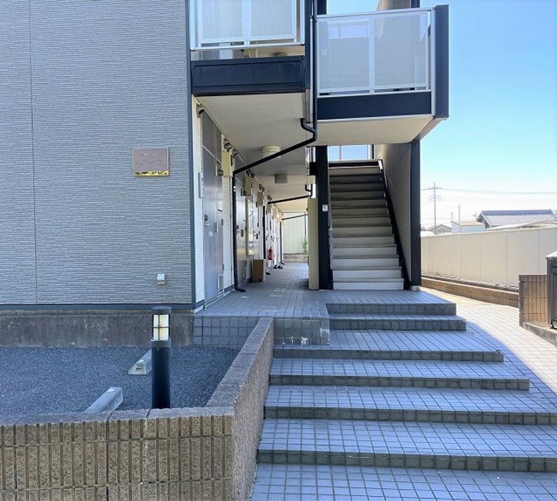 レオパレス三郷中央　清 エントランス