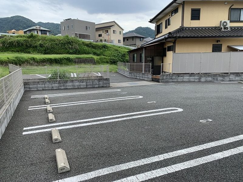 レオネクストエスポワールＴ　Ⅵ 駐車場