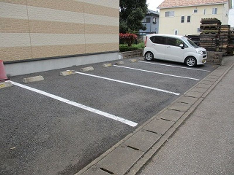 レオパレスサンライズ 駐車場