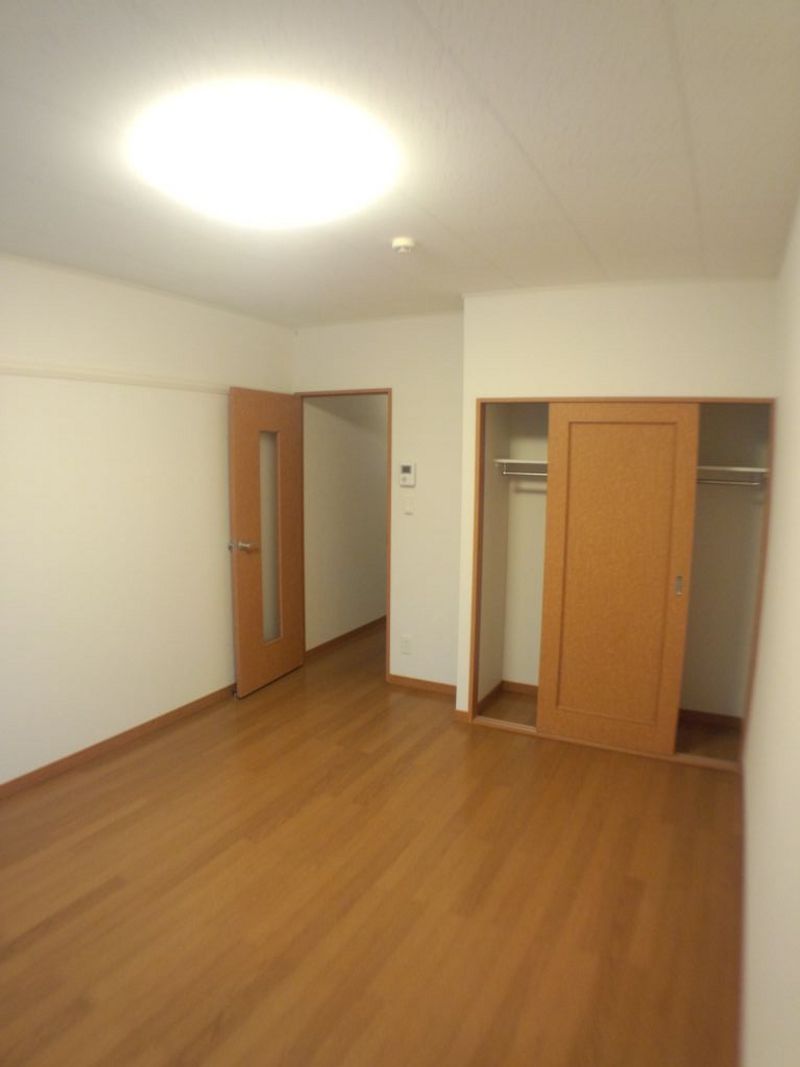 レオパレス安慶名 居間