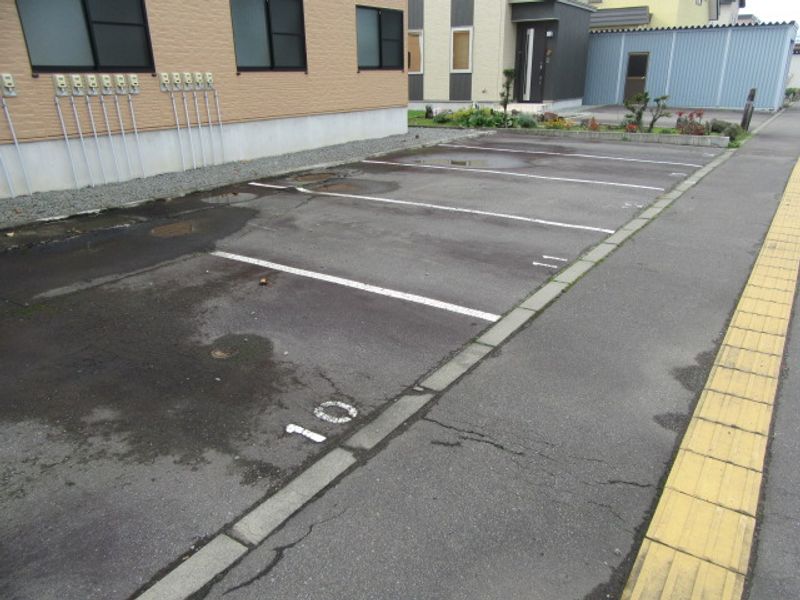 レオパレスパークハイム 駐車場
