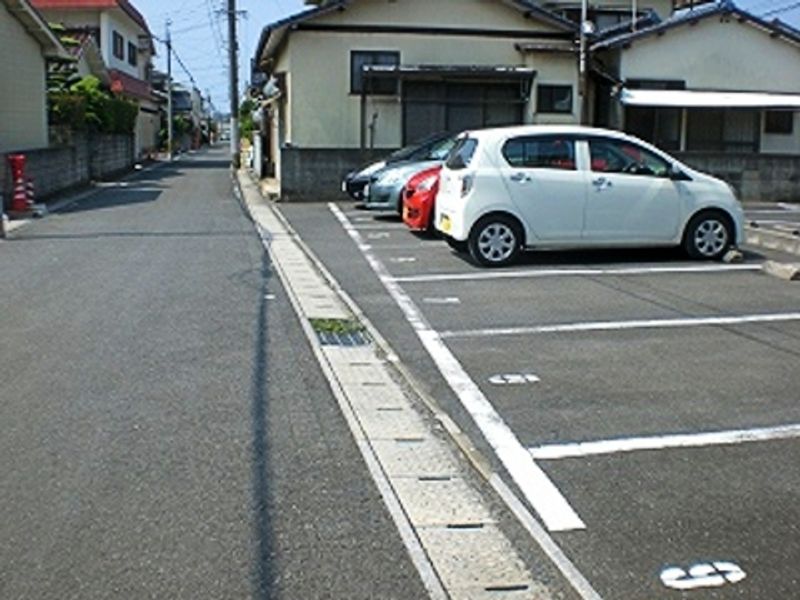 レオパレスプリマチッタ 駐車場